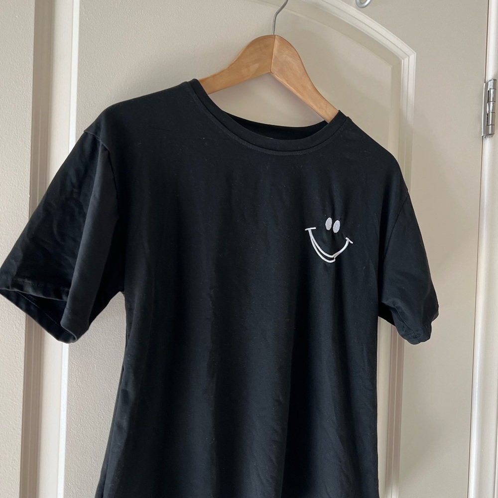 Black smiley face T-shirt - Picture 3 of 7